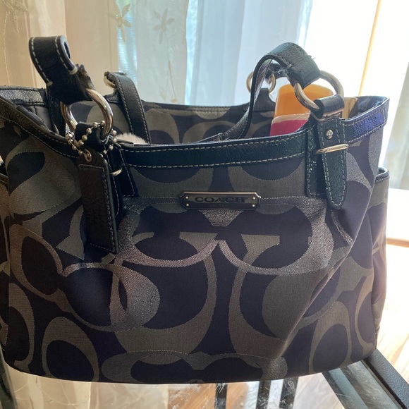 Meet your Posher, Angela - Picture 2 of 2